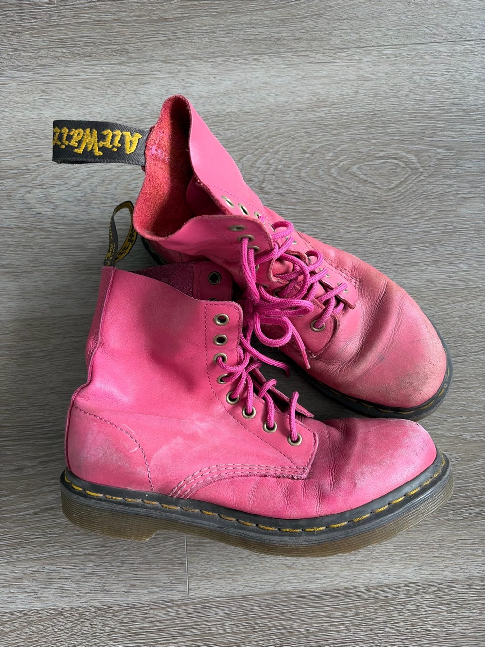 Dr. Martens Women's Pink Leather Lace-Up Boots‎ pascal